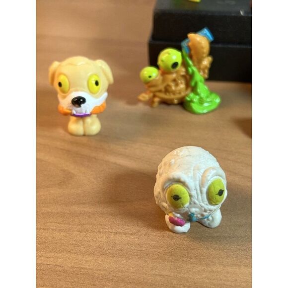 Collection of 16 Ugglys Pet Shop Figures Mostly Dogs - Picture 2 of 7